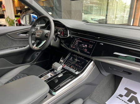 AUDI Q8 RSQ8 quattro performance tiptronic